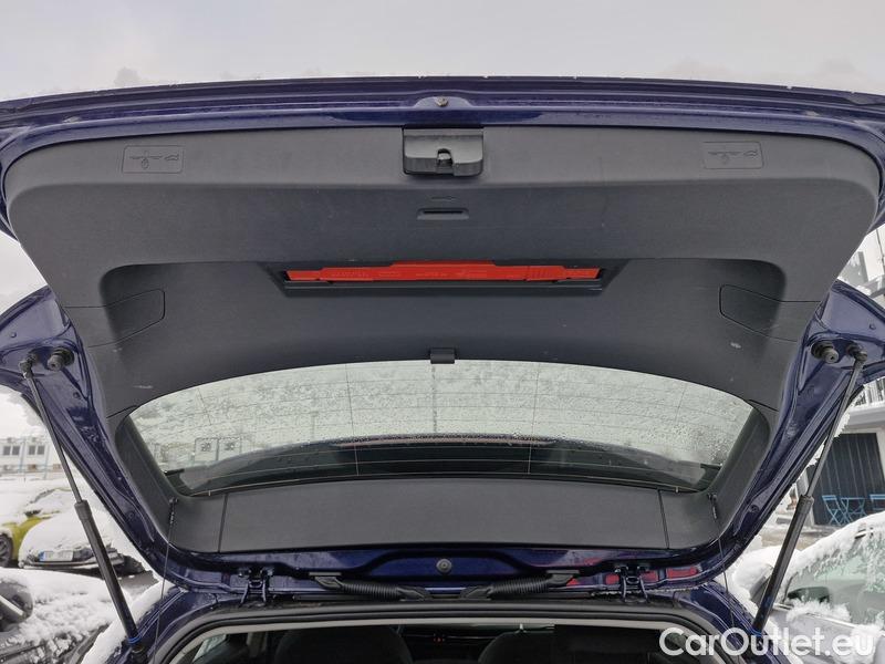  Volkswagen  Golf  VIII (CD1) (2019) 2,0 TDI  110 AT Style 5d #16