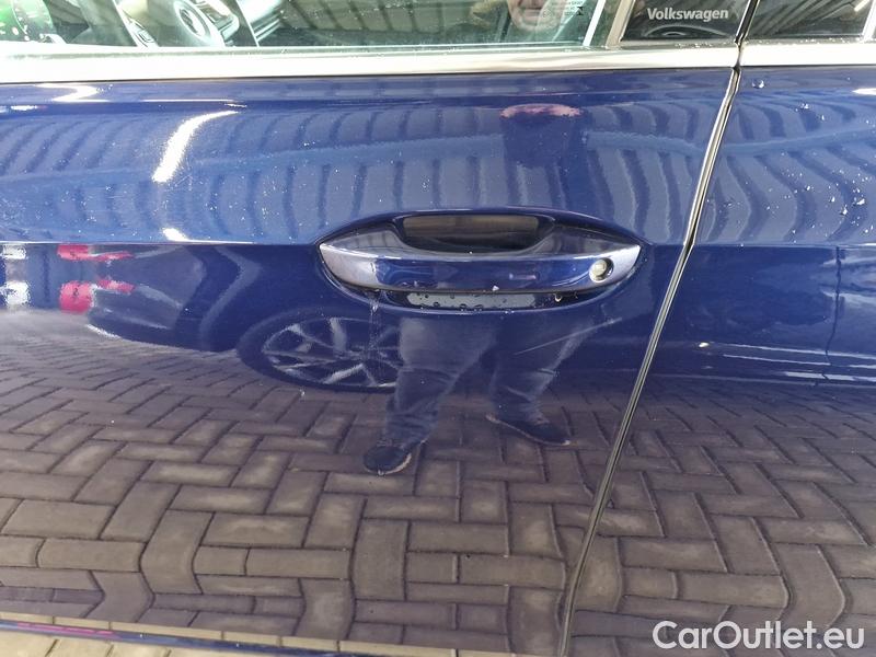  Volkswagen  Golf  VIII (CD1) (2019) 2,0 TDI  110 AT Style 5d #14