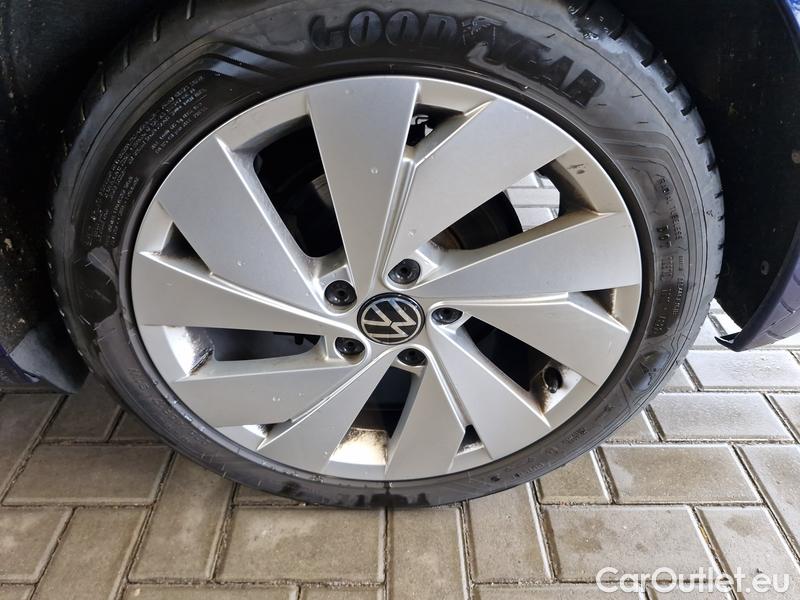  Volkswagen  Golf  VIII (CD1) (2019) 2,0 TDI  110 AT Style 5d #9