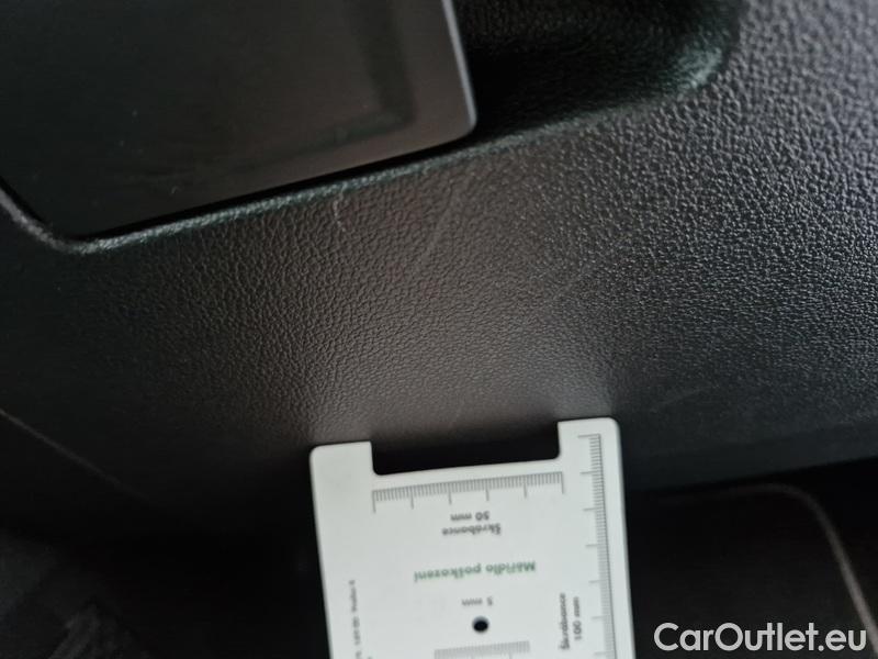  Volkswagen  Golf  VIII (CD1) (2019) 2,0 TDI  110 AT Style 5d #17