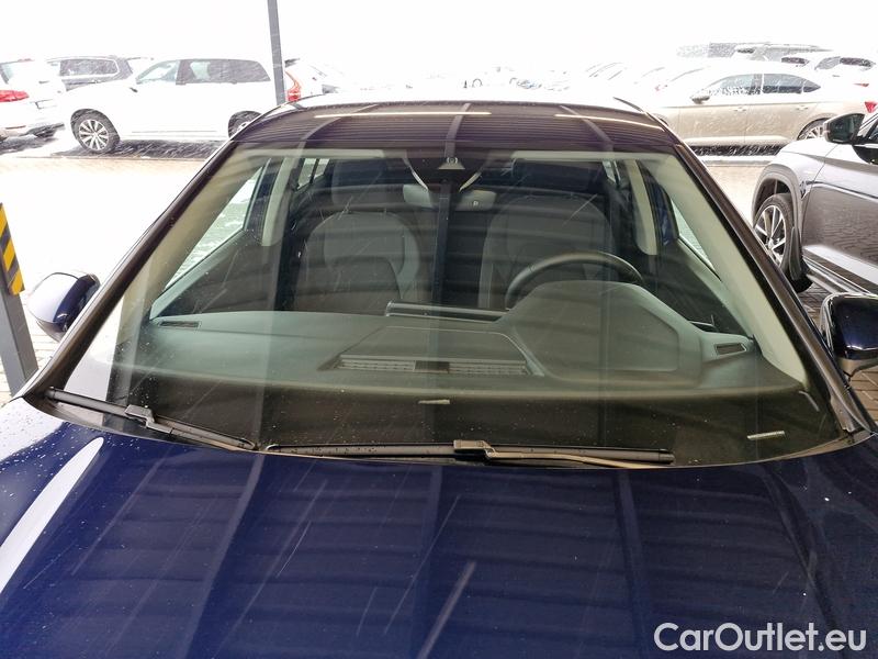  Volkswagen  Golf  VIII (CD1) (2019) 2,0 TDI  110 AT Style 5d #1