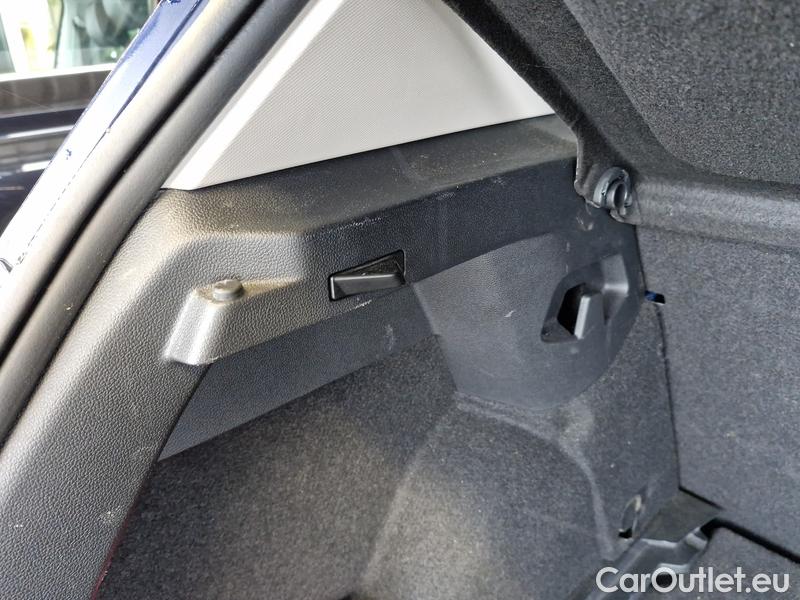  Volkswagen  Golf  VIII (CD1) (2019) 2,0 TDI  110 AT Style 5d #5