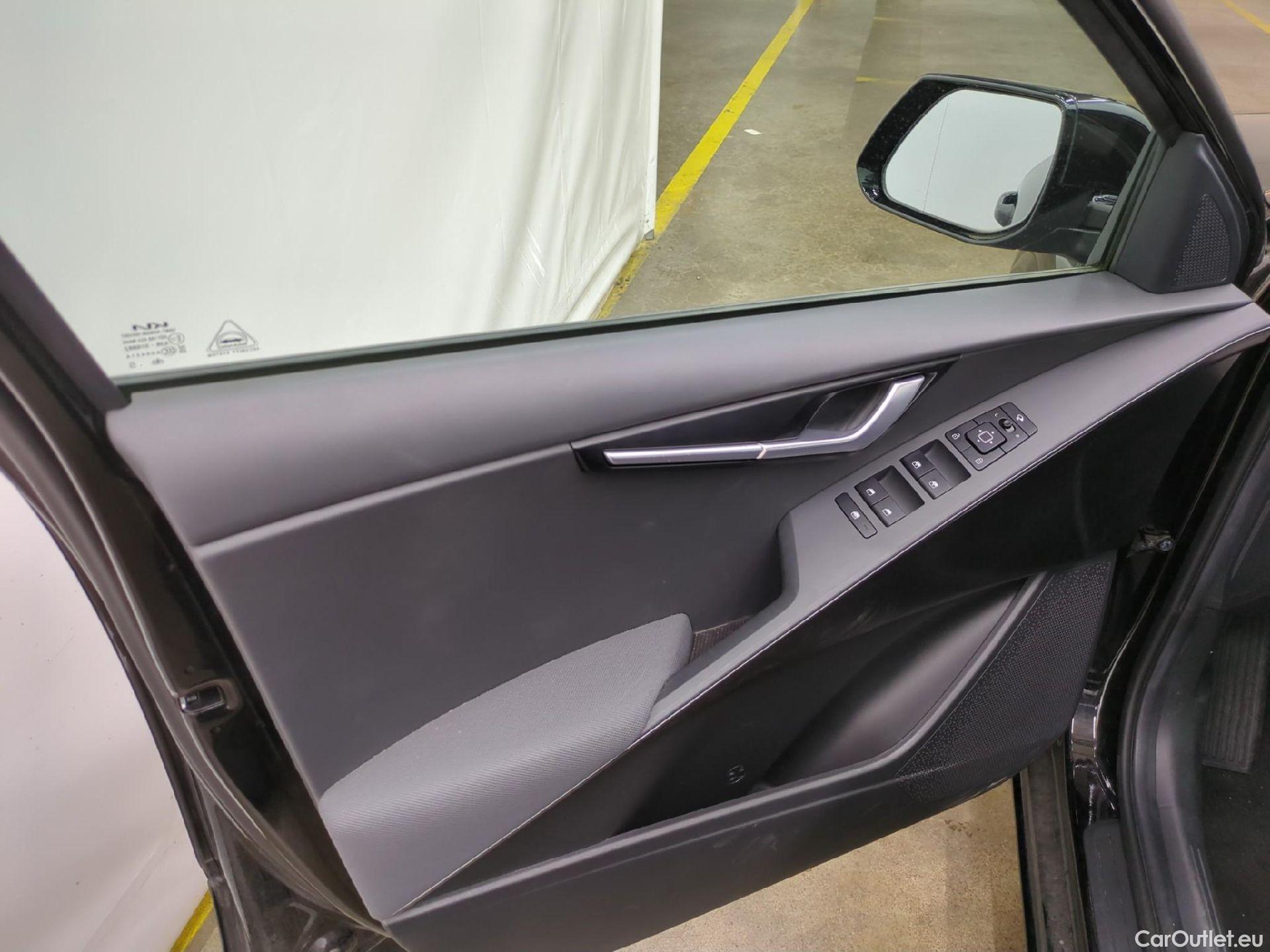  KIA  Niro KIA  / 2022 / 5P / Berline 1.6 GDI 183 PHEV ACTIVE DCT6 #4