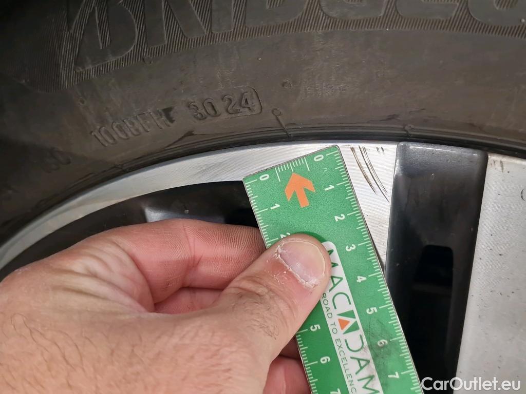  Peugeot  3008 PEUGEOT  / 2020 / 5P / SUV 1.6 HYBRID 225 E-EAT8 Allure Pack #2