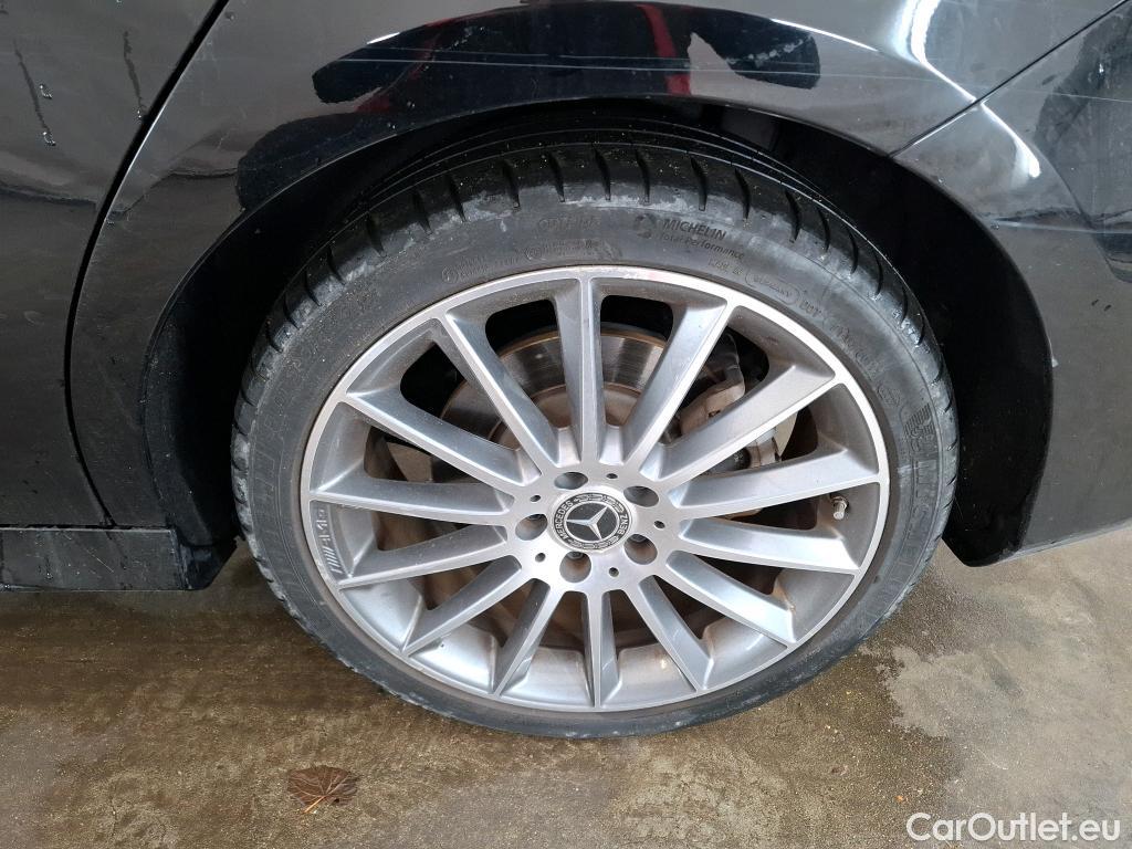  Mercedes  CLA-Klasse MERCEDES-BENZ CLA Coupe / 2019 / 4P / Coupé CLA 250 e AMG Line #32