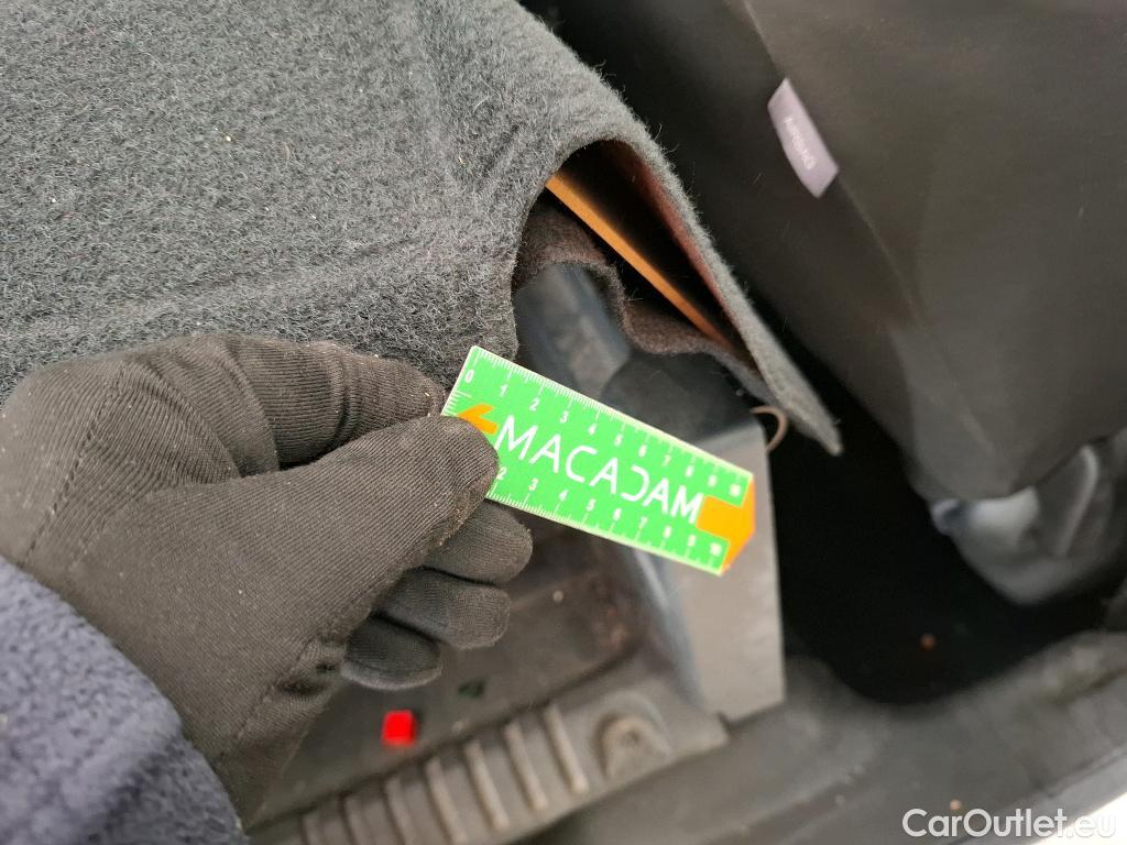  Peugeot  208 PEUGEOT  Affaire VU 5p Berline BlueHDi 75 PREMIUM #9