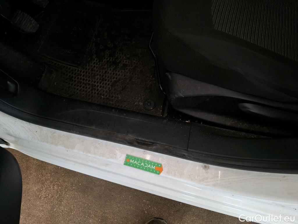  Peugeot  208 PEUGEOT  Affaire VU 5p Berline BlueHDi 75 PREMIUM #4