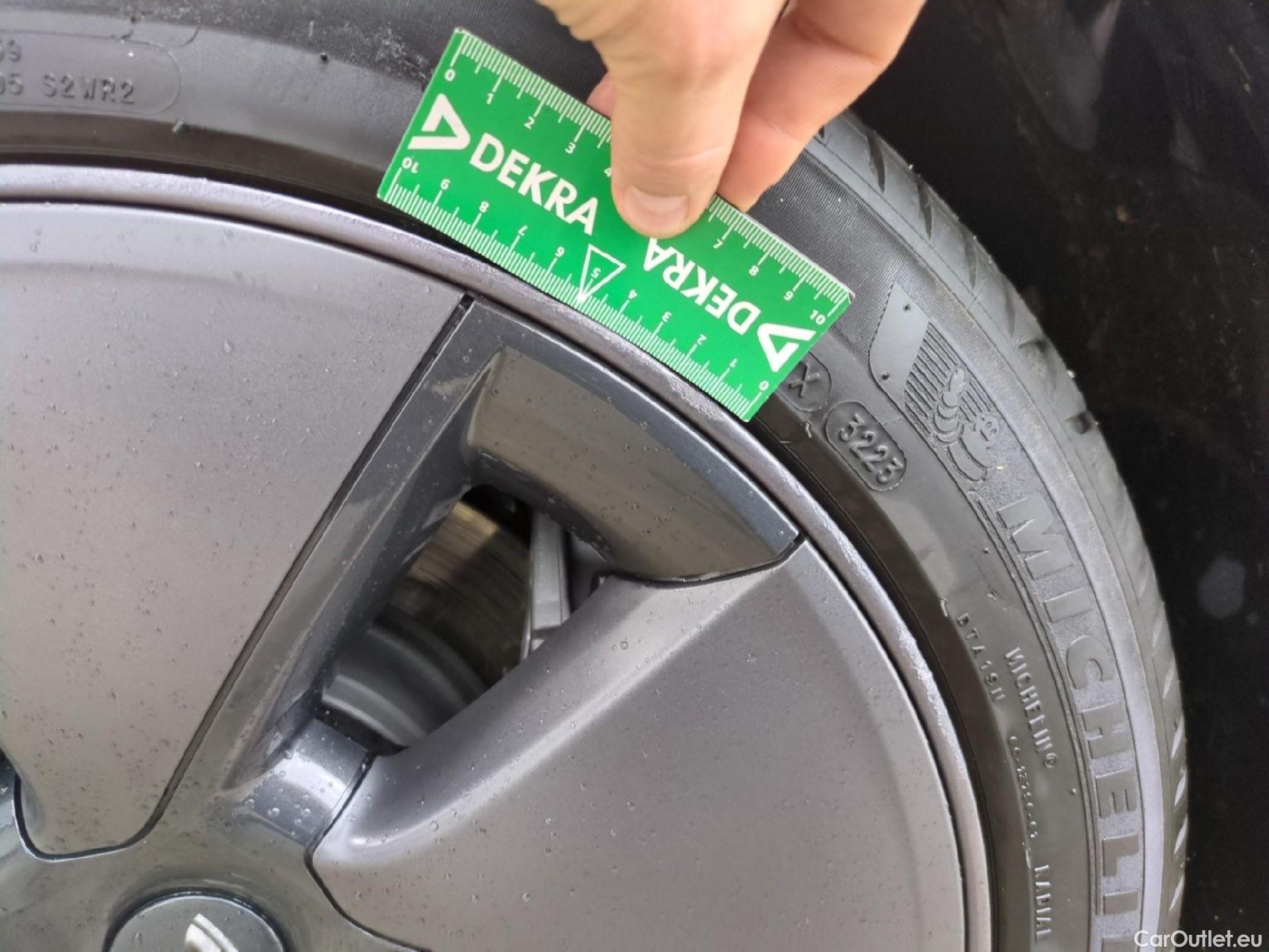  Tesla  Model 3 TESLA  / 2018 / 4P / Berline Autonomie Standard Plus RWD #19