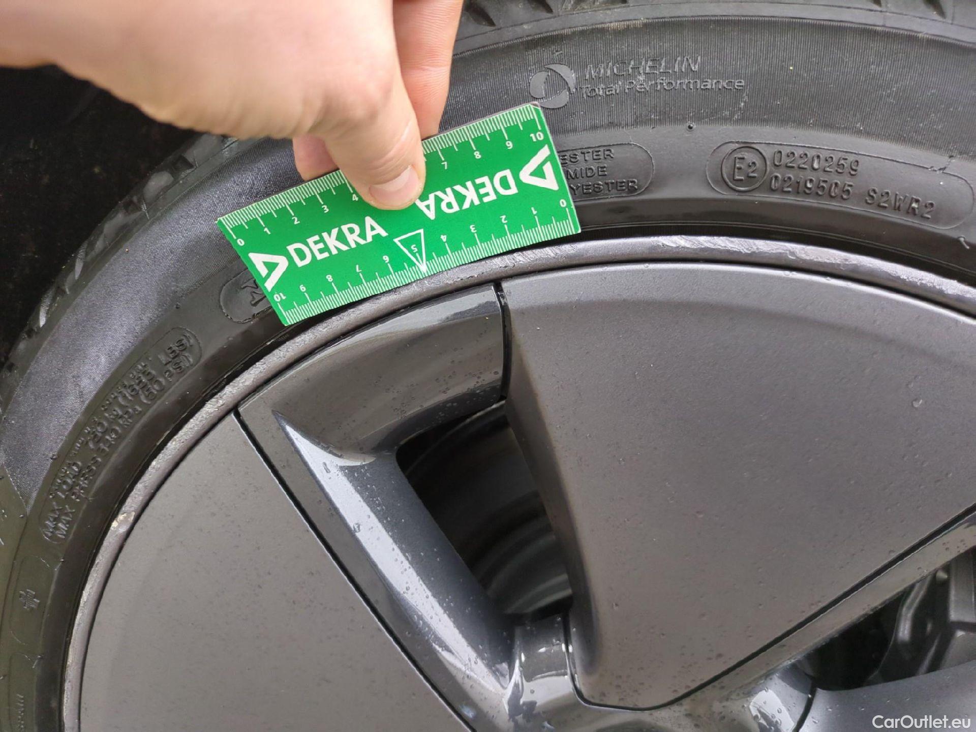  Tesla  Model 3 TESLA  / 2018 / 4P / Berline Autonomie Standard Plus RWD #17