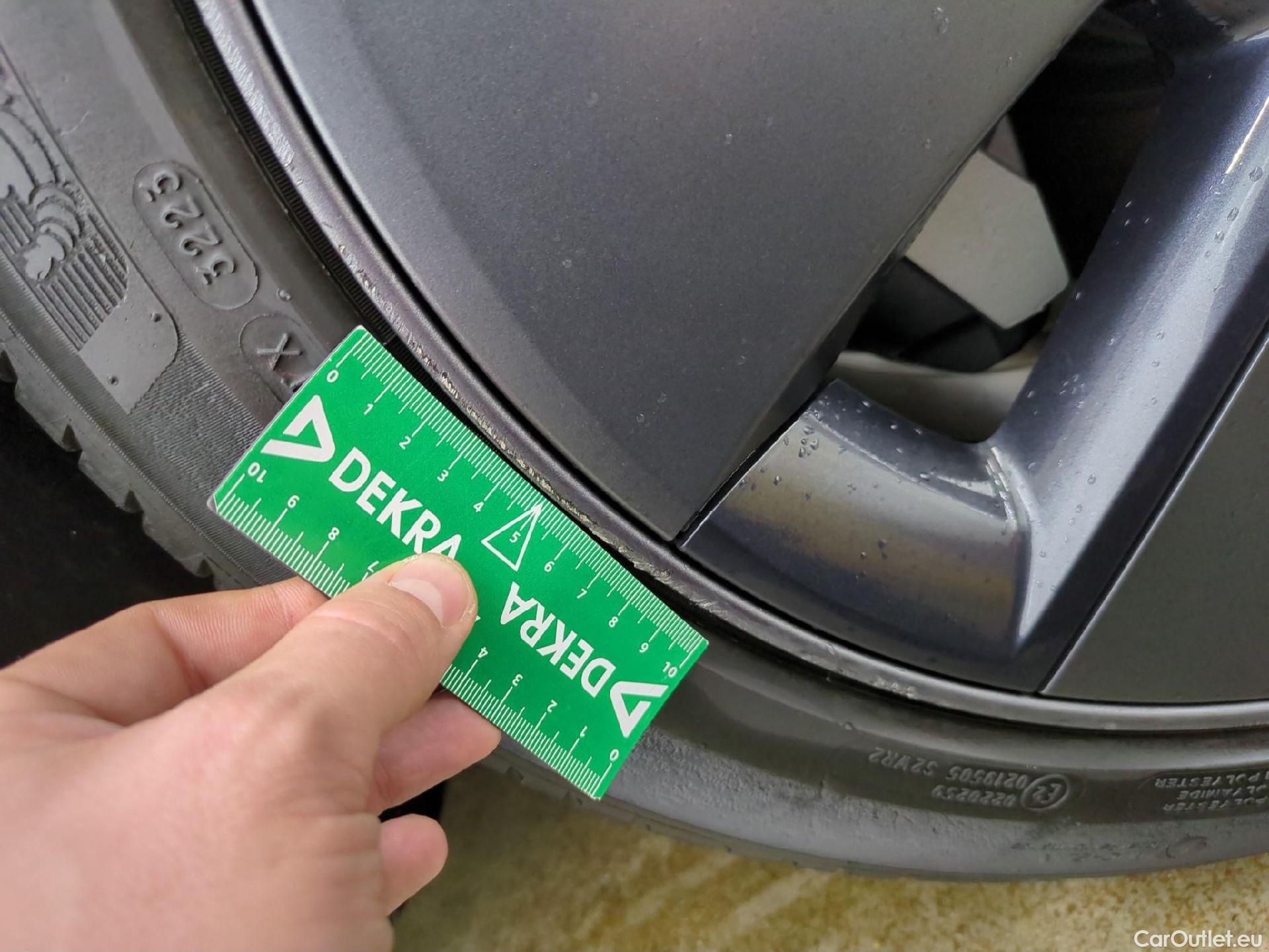  Tesla  Model 3 TESLA  / 2018 / 4P / Berline Autonomie Standard Plus RWD #8