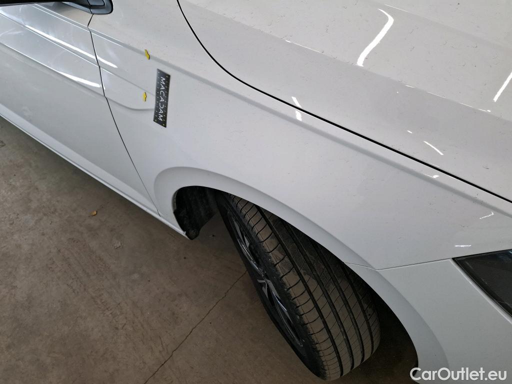  Volkswagen  Polo VOLKSWAGEN  / 2017 / 5P / Berline 1.0 80 Lounge #13