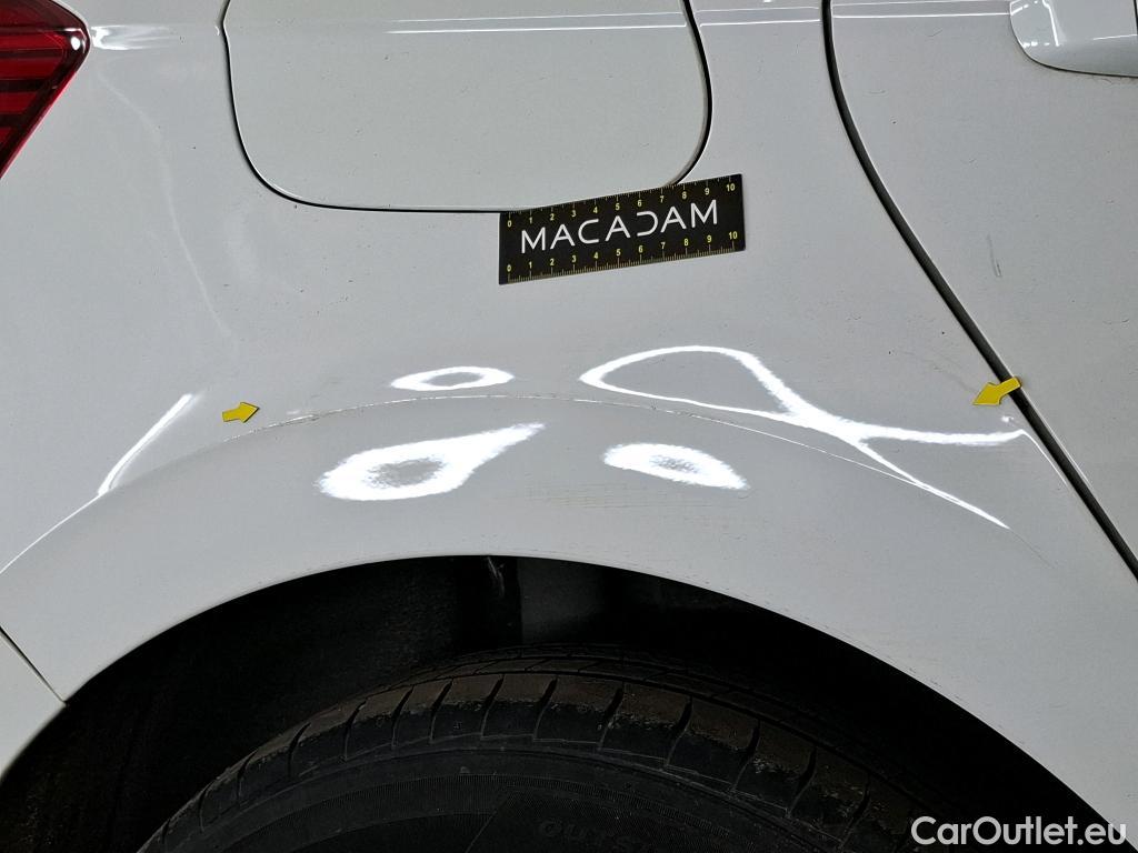  Volkswagen  Polo VOLKSWAGEN  / 2017 / 5P / Berline 1.0 80 Lounge #2