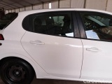  Peugeot  208 PEUGEOT  / 2015 / 5P / BERLINA MIX BLUEHDI 100CV #45