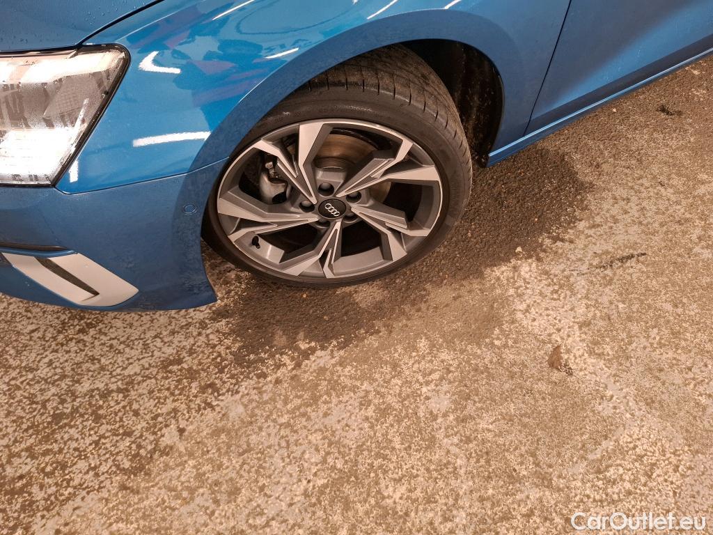  Audi  A3  Berline 35 TDI Design Luxe 2.0 TDI 150CV BVA7 E6d #1