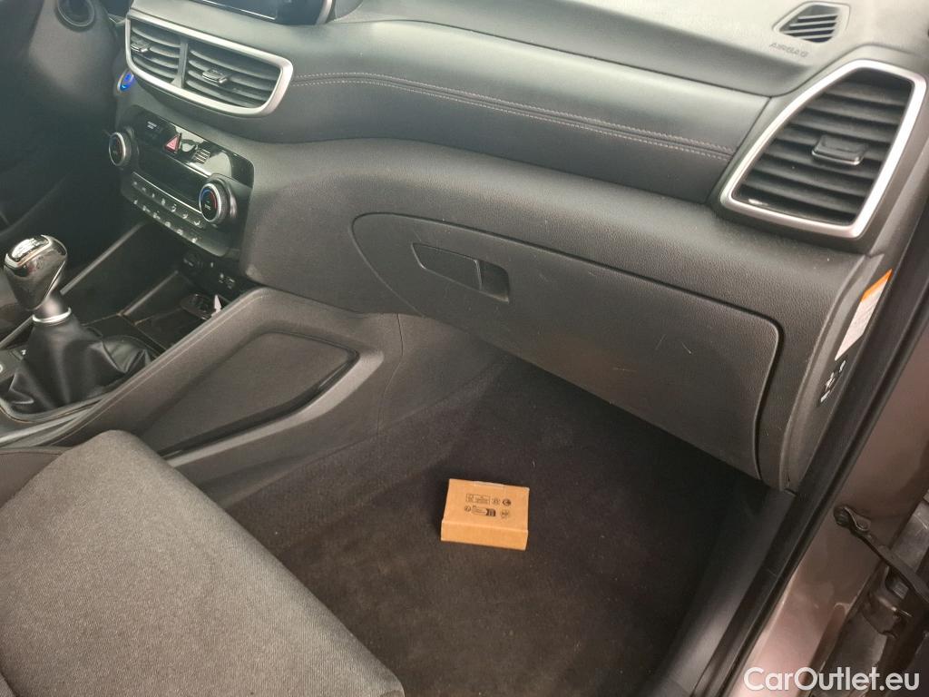  Hyundai  Tucson HYUNDAI  / 2018 / 5P / SUV 1.6 CRDI 115 HYBRID 48V CREATIVE #44