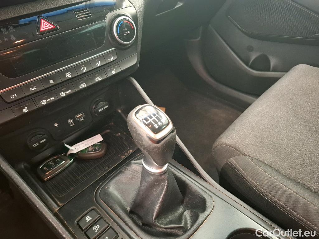  Hyundai  Tucson HYUNDAI  / 2018 / 5P / SUV 1.6 CRDI 115 HYBRID 48V CREATIVE #31