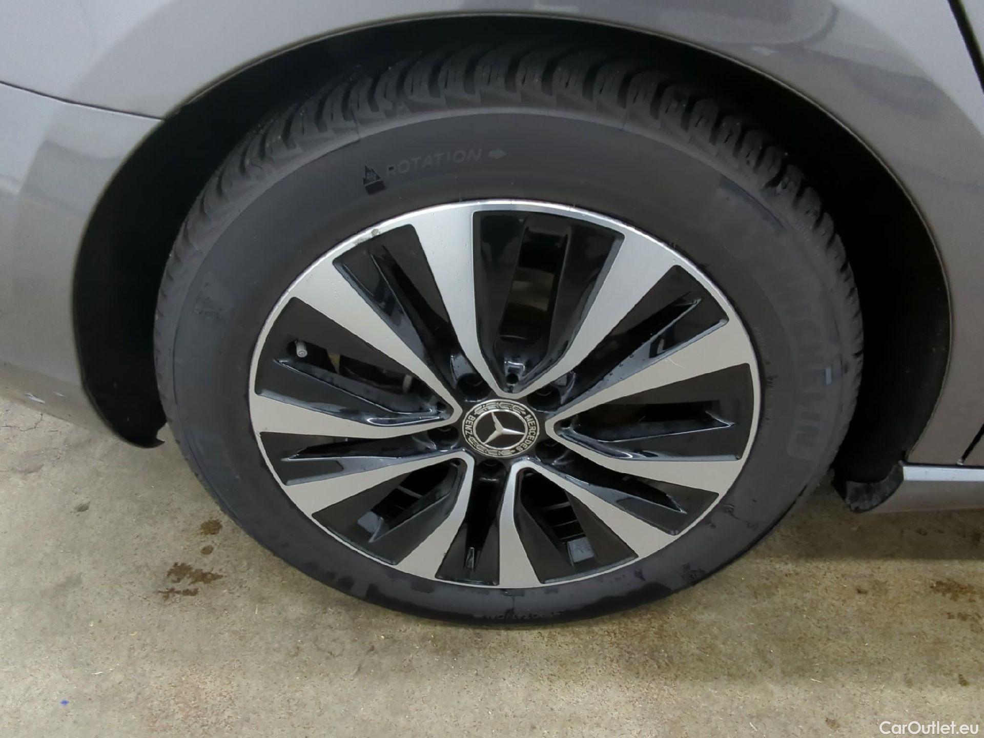  Mercedes  A-Klasse MERCEDES-BENZ Classe A Berline / 2018 / 4P / Berline A 200 d Business Line 8G-DCT #4