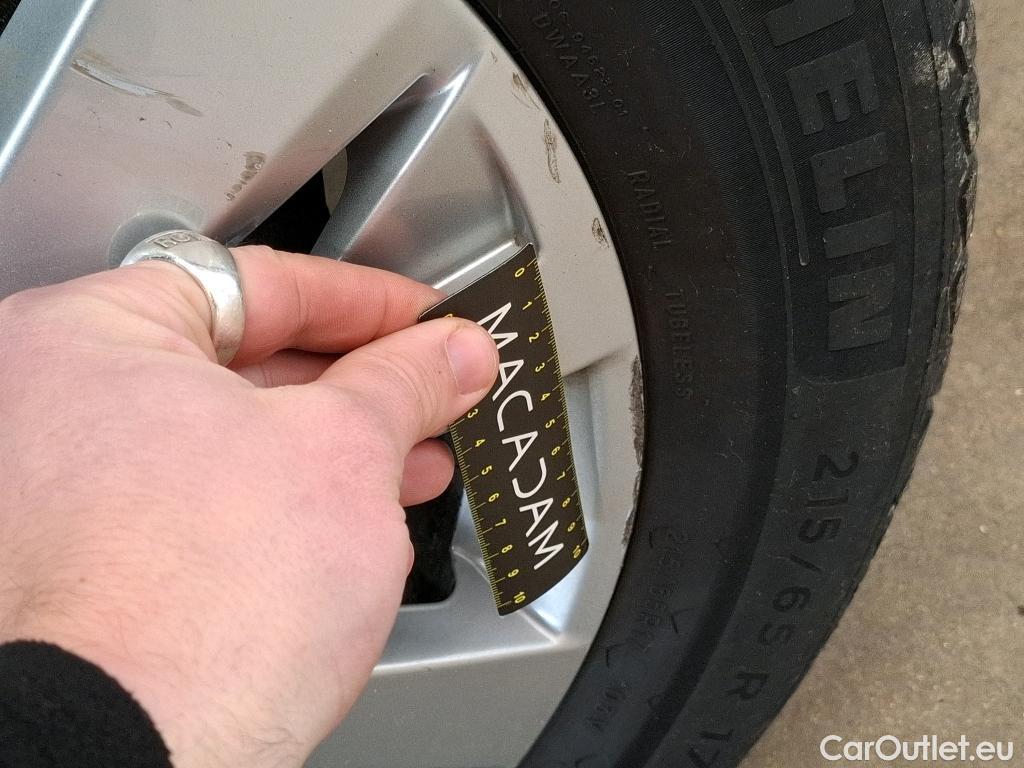  Peugeot  3008  Active Pack 1.5 HDi 130CV BVA8 E6d #28