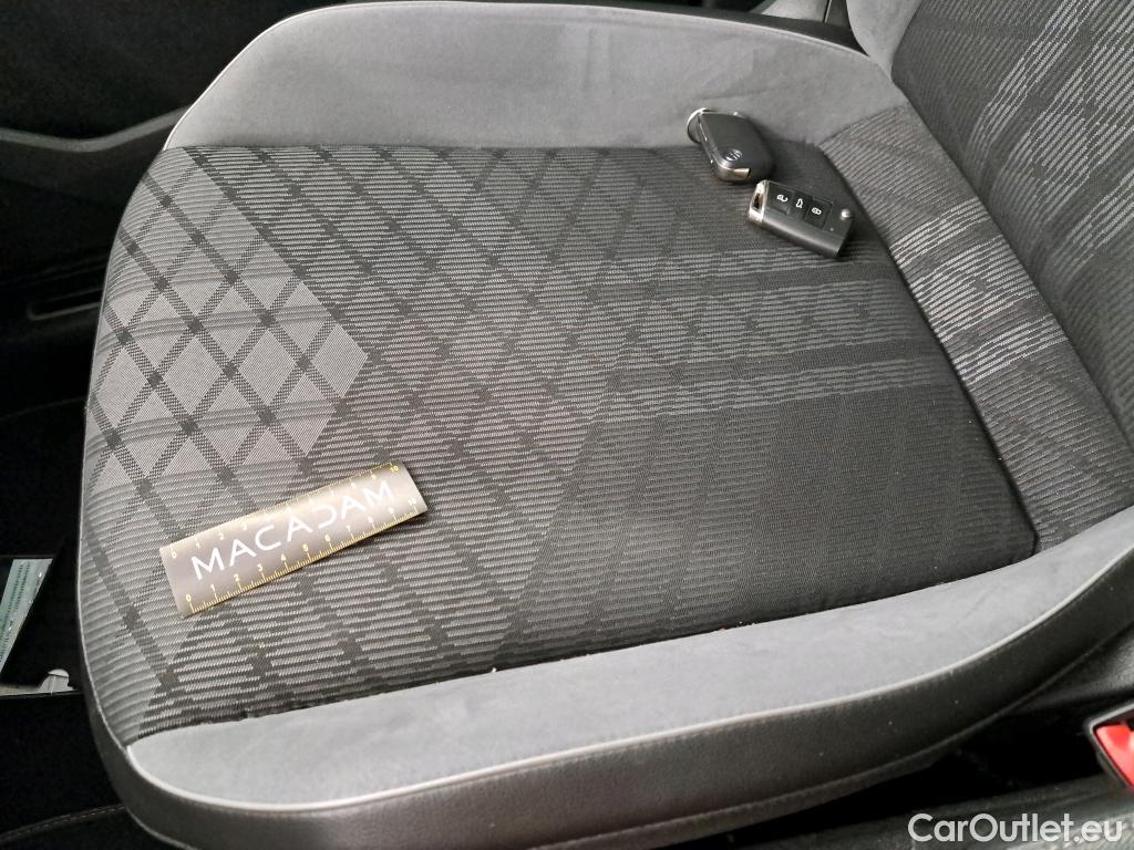  Volkswagen  Tiguan VOLKSWAGEN  / 2020 / 5P / SUV 2.0 TDI 150 DSG7 R-Line #24