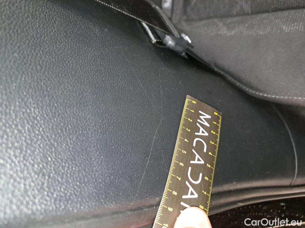  Volkswagen  Golf  VOLKSWAGEN / 2020 / 5P / Berline 2.0 TDI SCR 115 DSG7 Life Busi #30