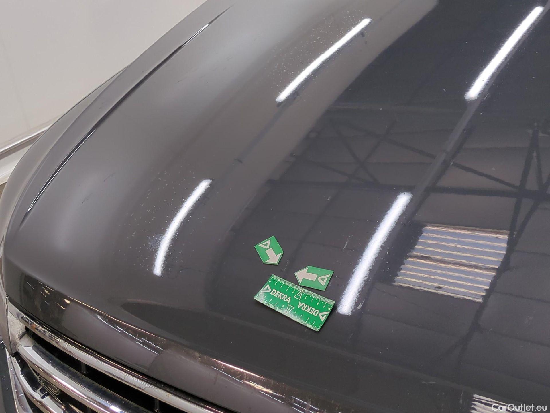  Volkswagen  Tiguan VOLKSWAGEN  / 2020 / 5P / SUV 2.0 TDI 150 DSG7 R-Line #8