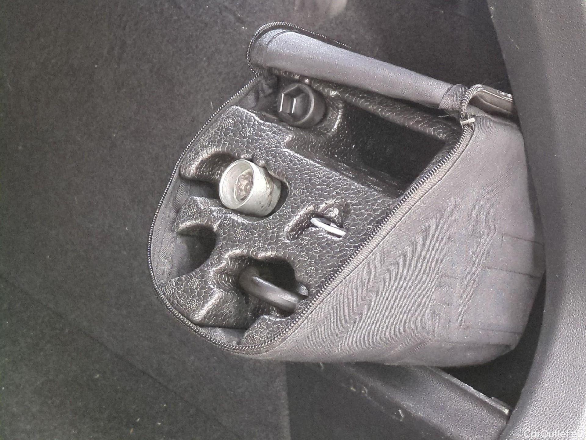  Volkswagen  Tiguan VOLKSWAGEN  / 2020 / 5P / SUV 2.0 TDI 150 DSG7 R-Line #2