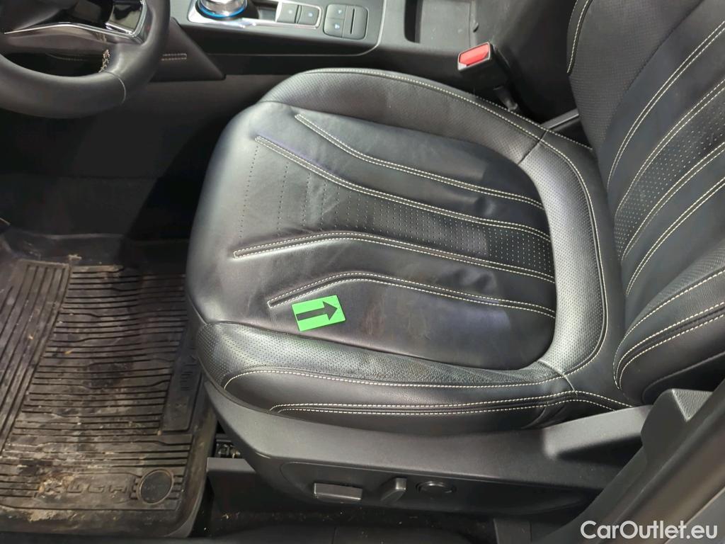  Ford  Kuga 2.5 Duratec FHEV 190CP Vignale CVT AWD #1