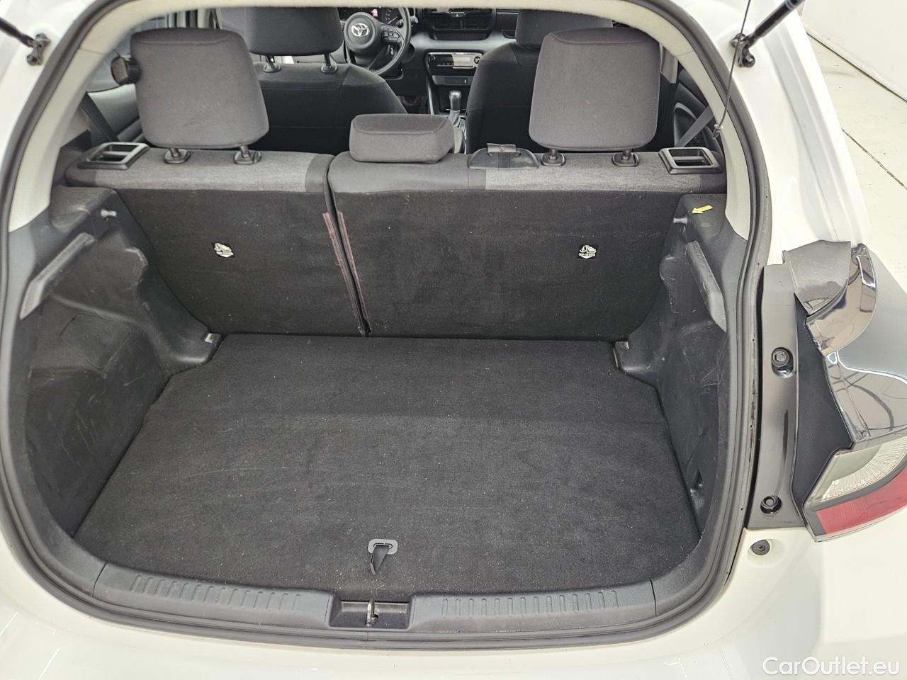  Toyota  Yaris 1.5 Hybrid Eco HYB Auto #1