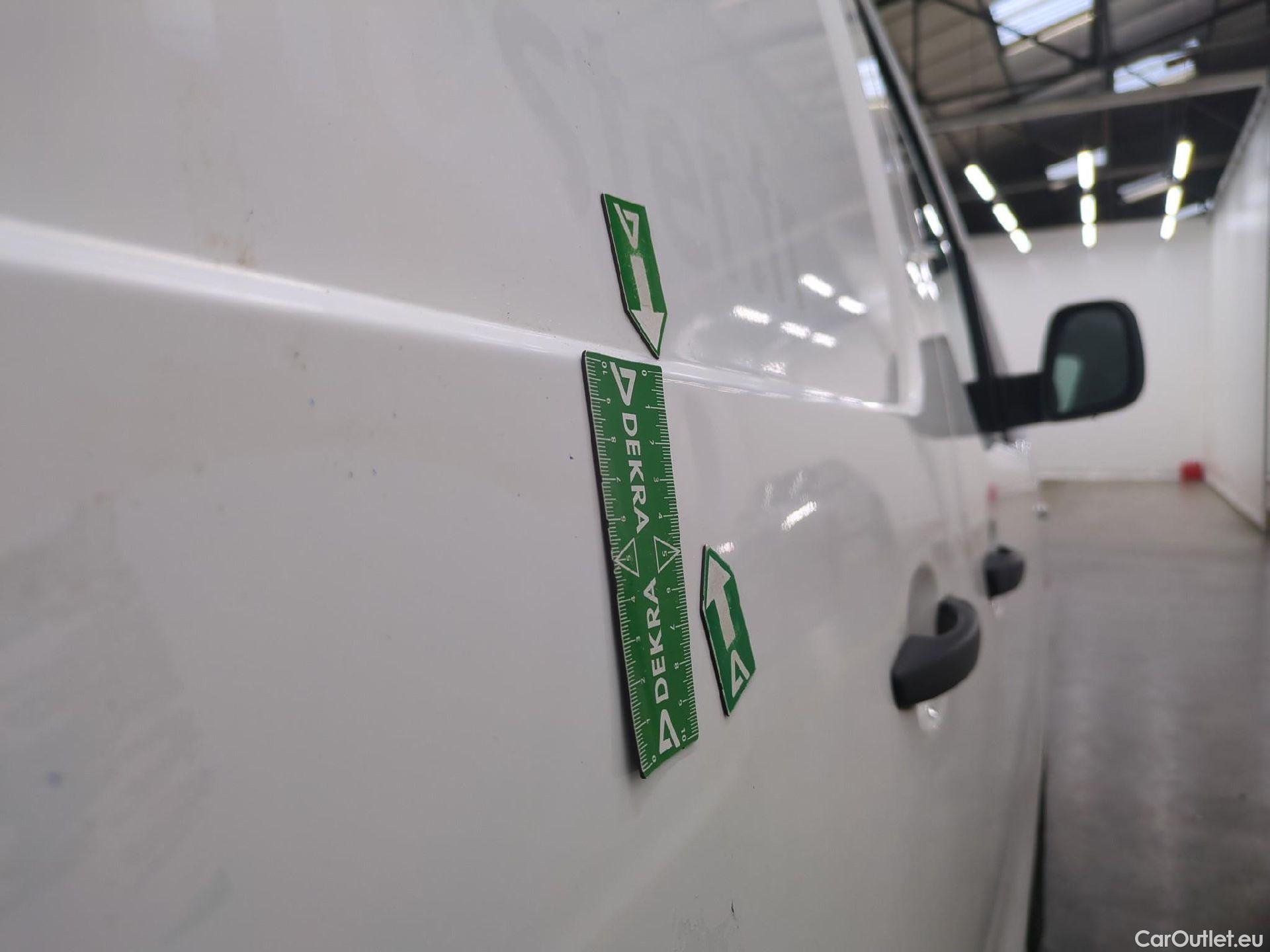  Peugeot  Expert PEUGEOT  VU 4p Fourgon 2.0 BlueHDi 120 S&S Standard Premium P. #45