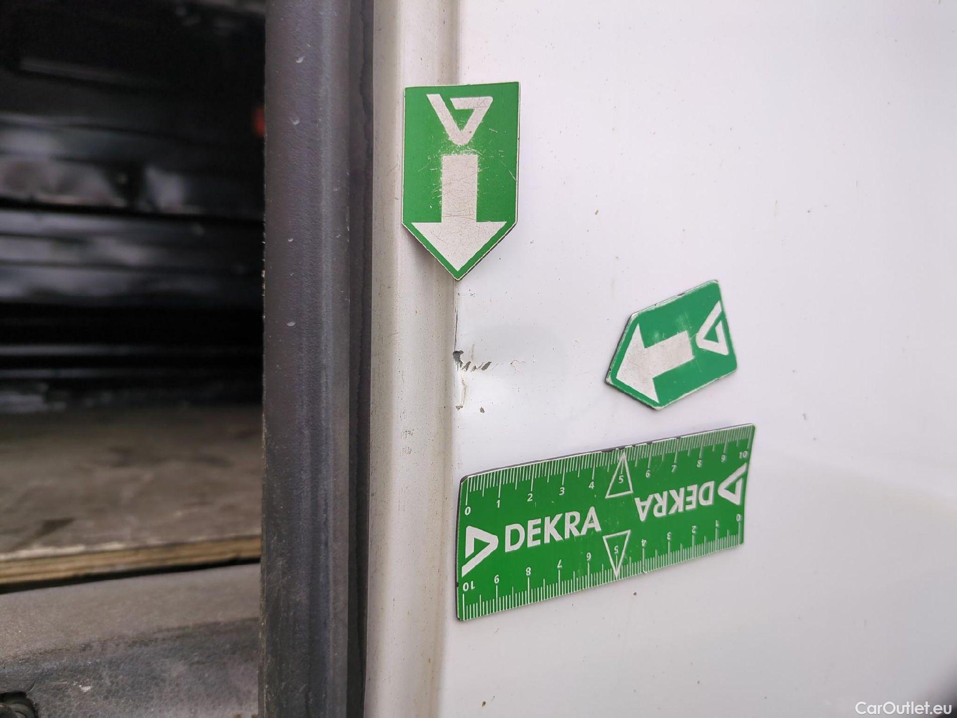  Peugeot  Expert PEUGEOT  VU 4p Fourgon 2.0 BlueHDi 120 S&S Standard Premium P. #37