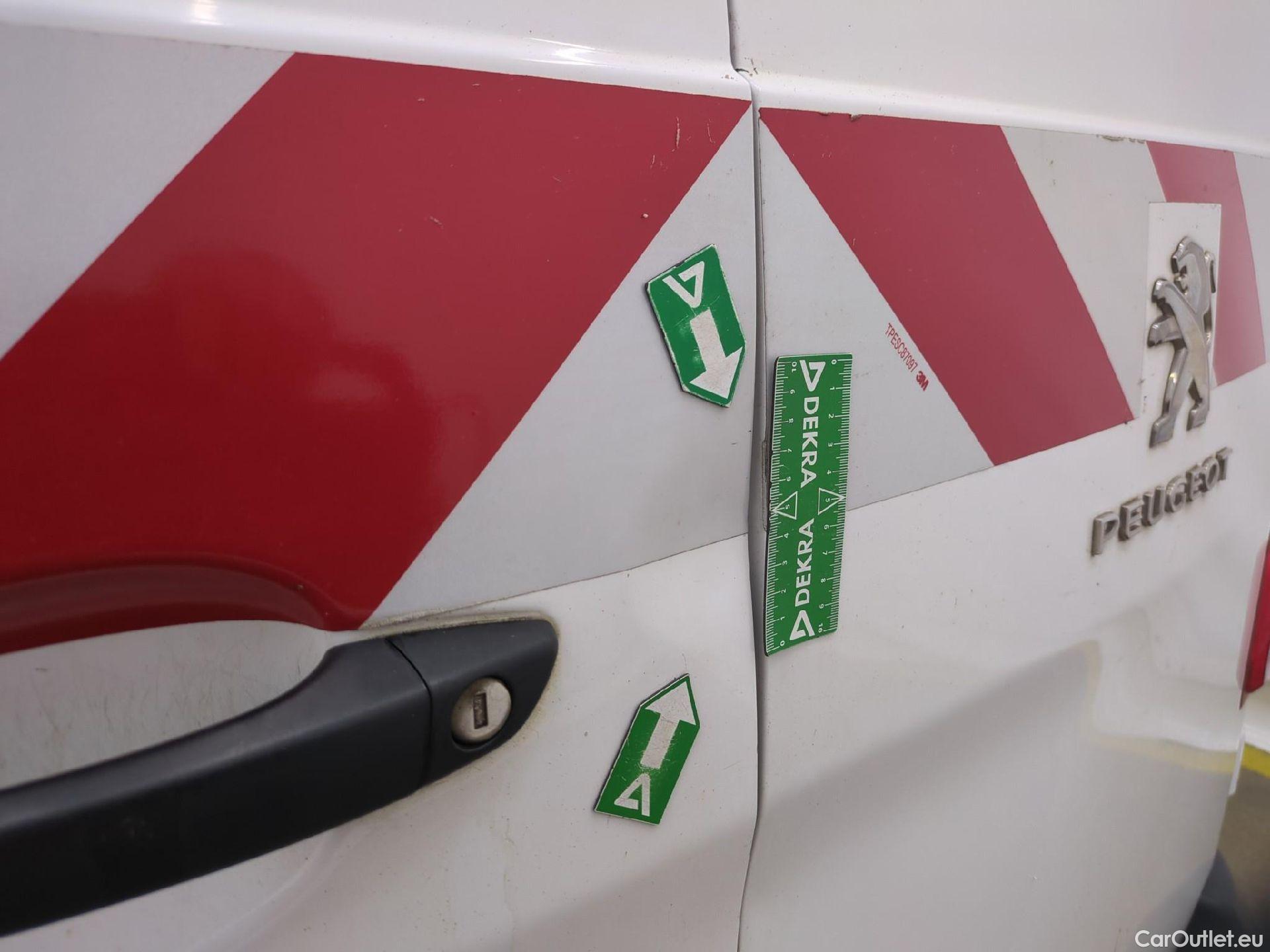  Peugeot  Expert PEUGEOT  VU 4p Fourgon 2.0 BlueHDi 120 S&S Standard Premium P. #41