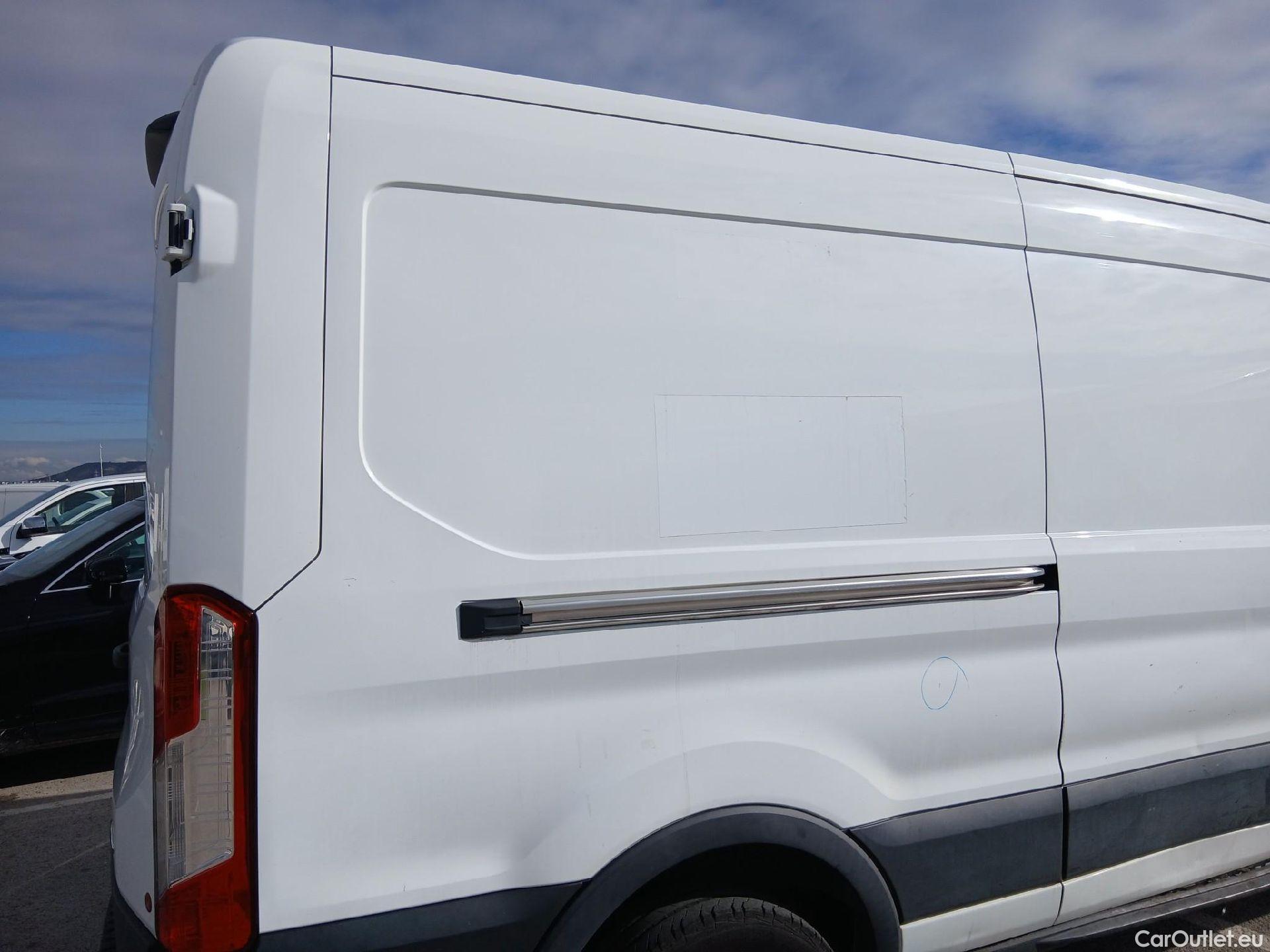  Ford  Transit FORD  / 2013 / 4P / furgón 350 96kW L3H2 Van Trend FWD #36