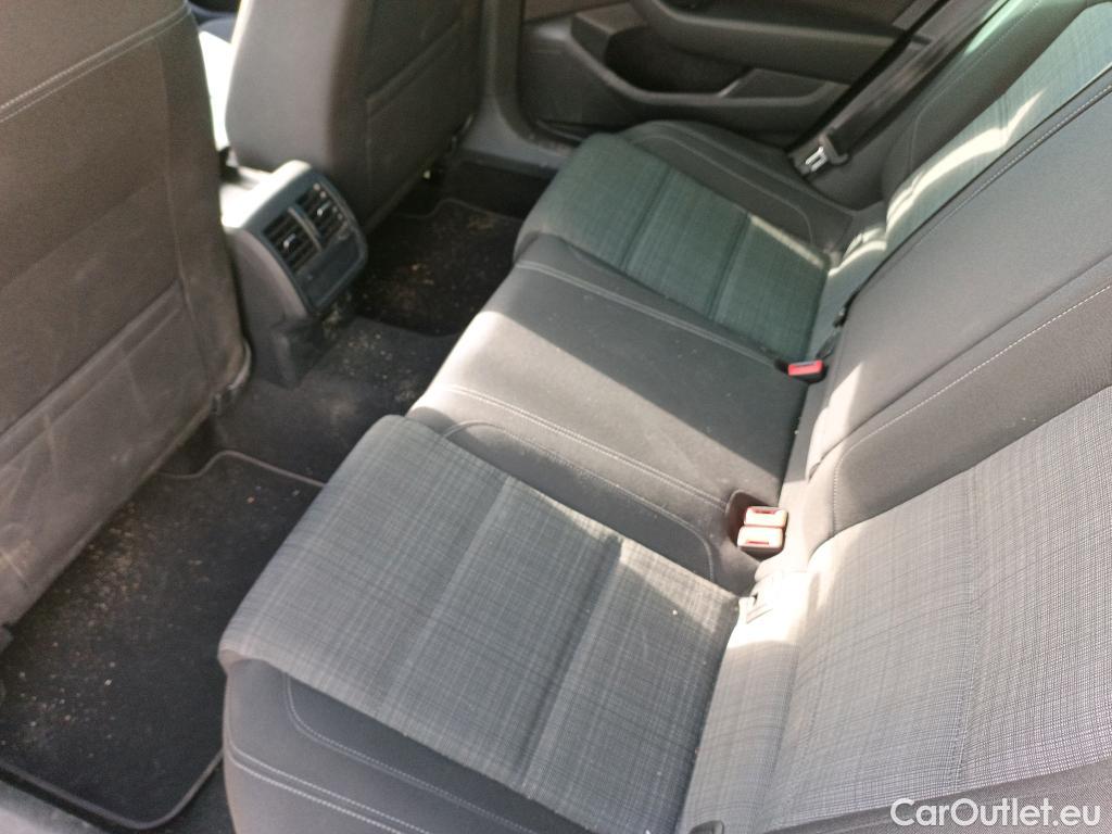  Volkswagen  Passat VOLKSWAGEN  / 2019 / 5P / familiar Variant Executive 2.0 TDI 110kW (150CV) #13