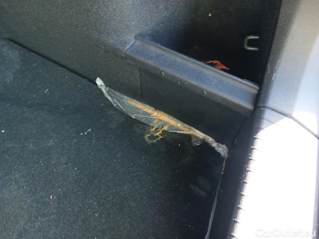  Volkswagen  Tiguan VOLKSWAGEN  / 2020 / 5P / todoterreno Life 2.0 TDI 110kW (150CV) DSG (AC2) #9