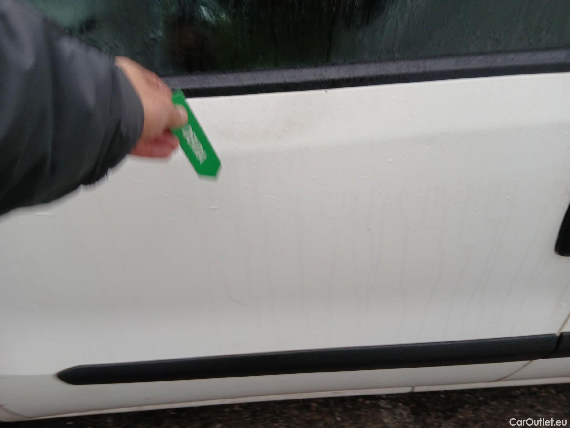  Fiat  Doblo FIAT Doblò Cargo/2015/4P/furgón derivado de turismo Cargo SX 1.3 Mjet 70 kW (95 CV) #14