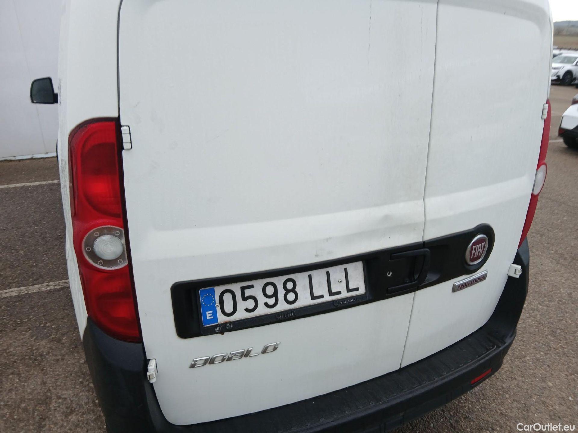  Fiat  Doblo FIAT Doblò Cargo/2015/4P/furgón derivado de turismo Cargo SX 1.3 Mjet 70 kW (95 CV) #20