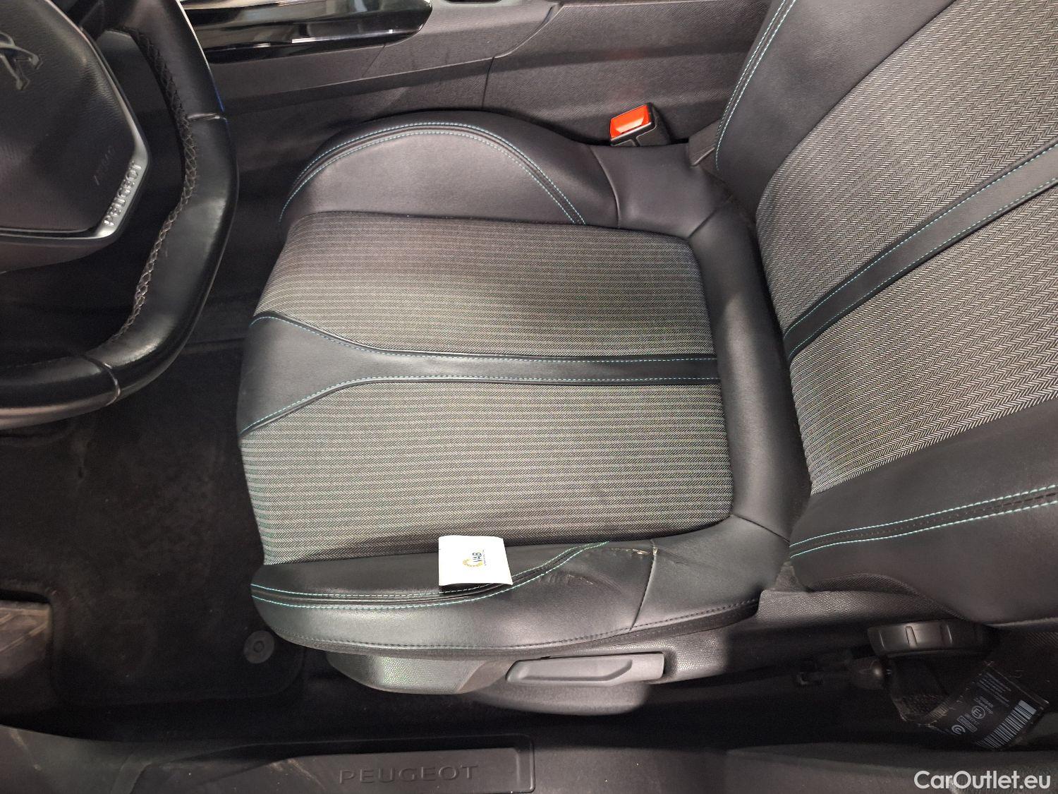  Peugeot  5008 Peugeot,  FL'20, Peugeot  1.5 BlueHDi 96kW S&S EAT8 Allure Pack #1