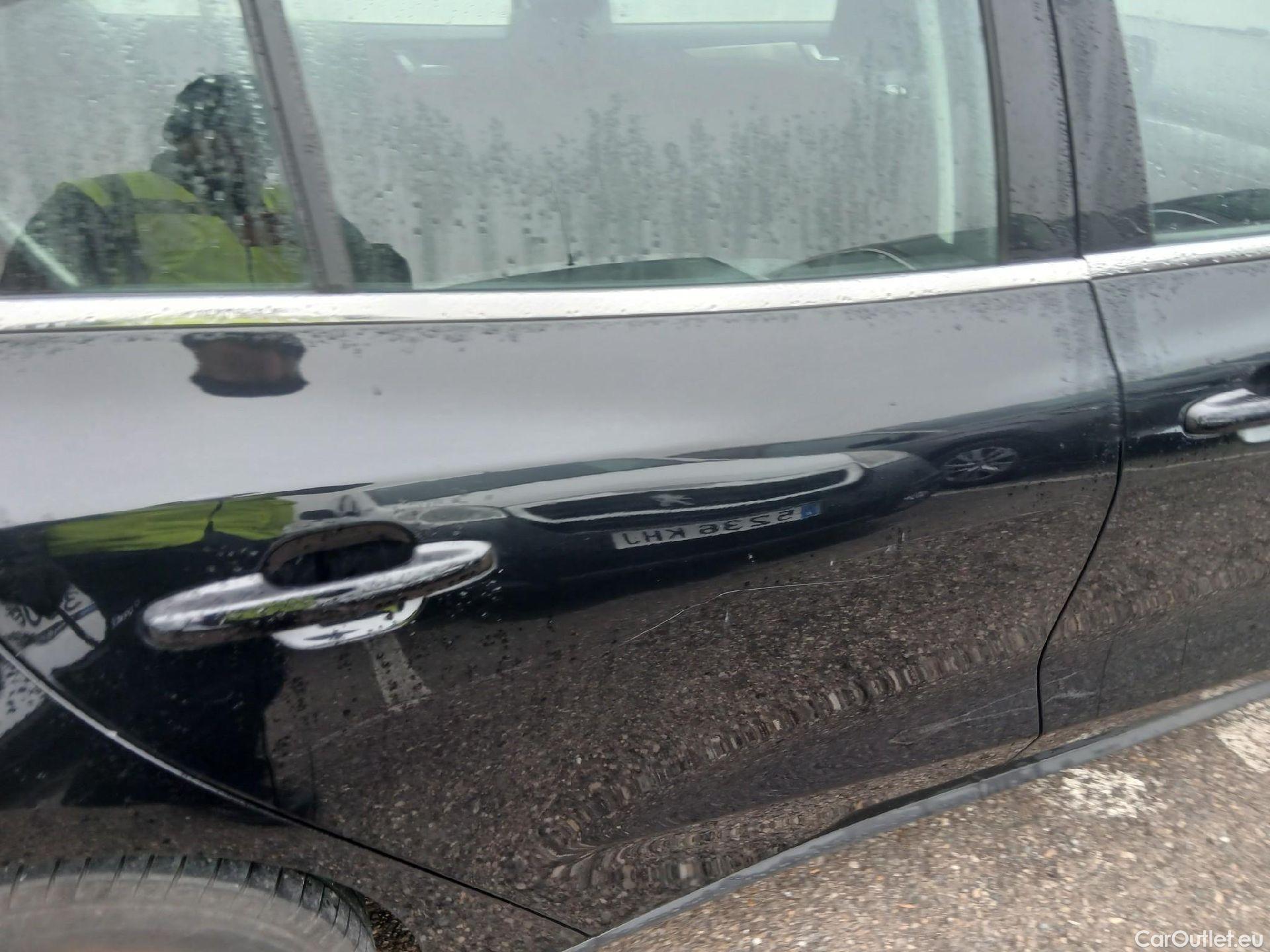  Ford  Focus FORD  / 2018 / 5P / berlina con portón 2.0 Ecoblue 110kW Titanium Auto #14