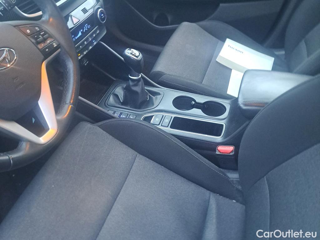  Hyundai  Tucson HYUNDAI  / 2018 / 5P / todoterreno 1.6 CRDI 85kW (116CV) 48V SLE 4X2(SP)(SL) #17