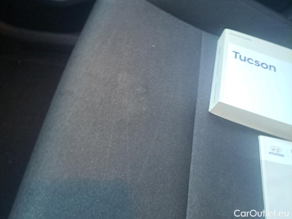  Hyundai  Tucson HYUNDAI  / 2018 / 5P / todoterreno 1.6 CRDI 85kW (116CV) 48V SLE 4X2(SP)(SL) #18