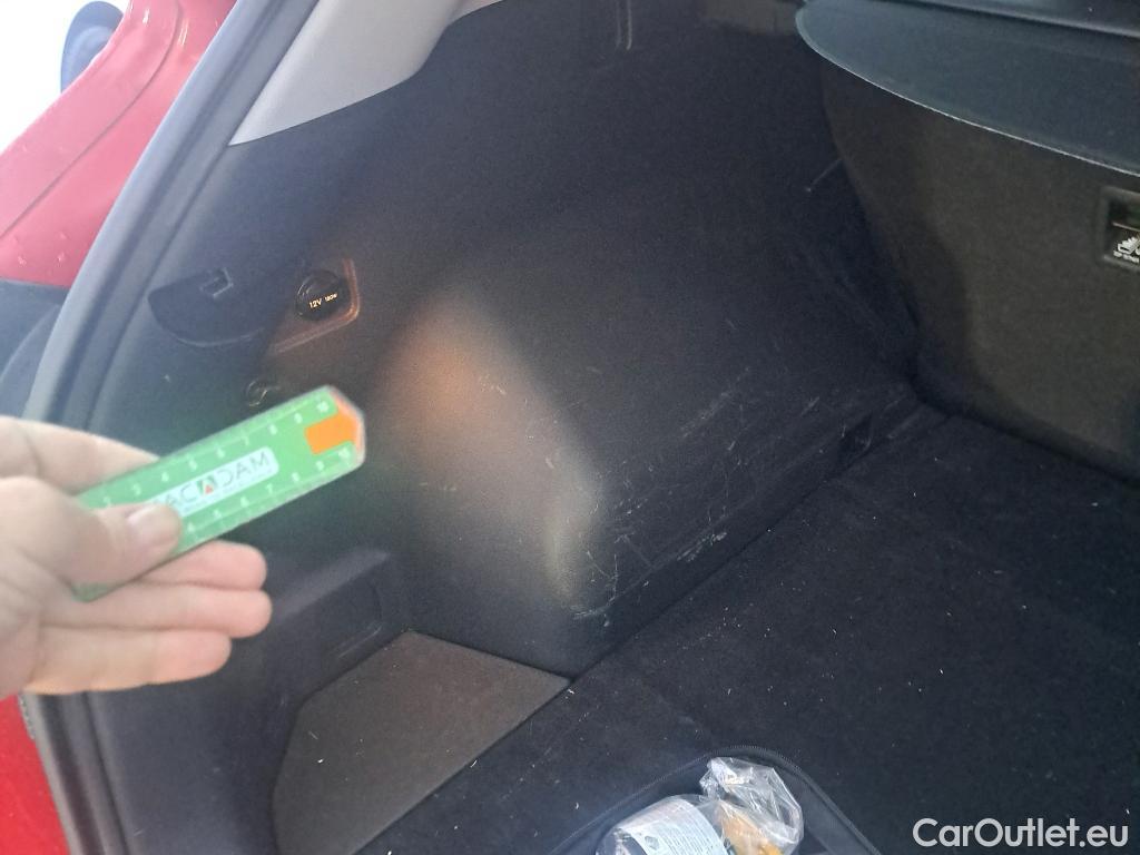  Hyundai  Tucson HYUNDAI  / 2018 / 5P / todoterreno 1.6 CRDI 85kW (116CV) 48V SLE 4X2(SP)(SL) #31