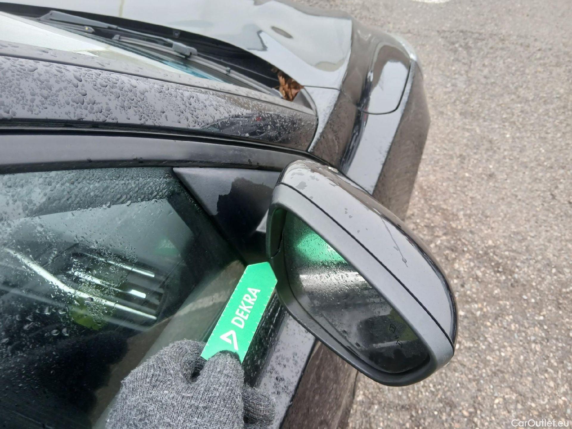  Ford  Focus FORD  / 2018 / 5P / berlina con portón 2.0 Ecoblue 110kW Titanium Auto #20