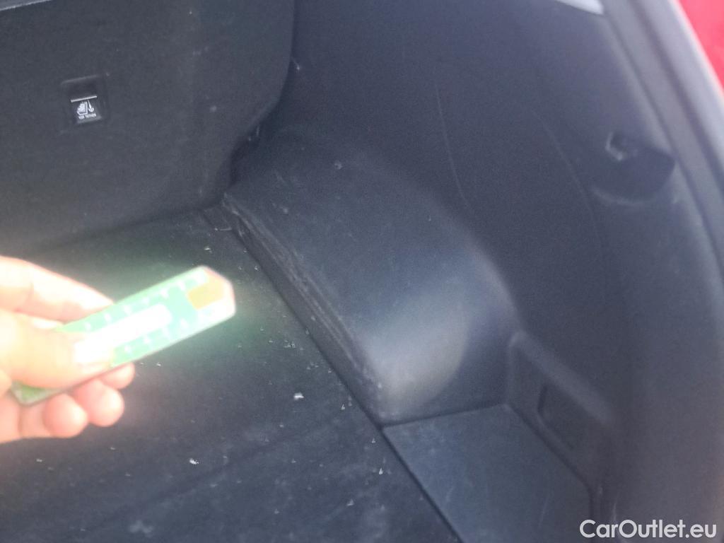  Hyundai  Tucson HYUNDAI  / 2018 / 5P / todoterreno 1.6 CRDI 85kW (116CV) 48V SLE 4X2(SP)(SL) #25