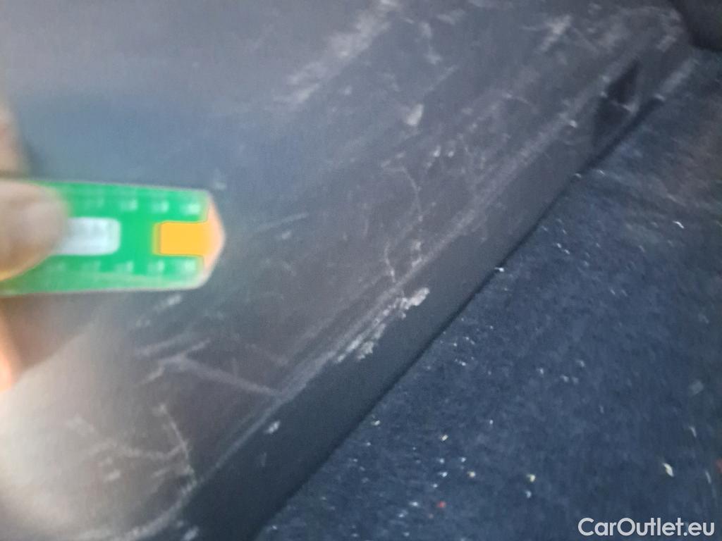  Hyundai  Tucson HYUNDAI  / 2018 / 5P / todoterreno 1.6 CRDI 85kW (116CV) 48V SLE 4X2(SP)(SL) #32