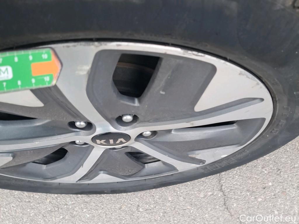  KIA  Niro KIA e- / 2016 / 5P / crossover e- 150kW Emotion (Long Range) #14