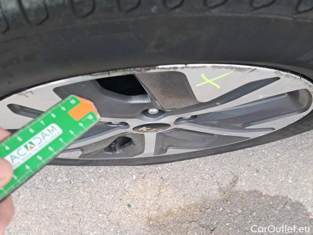  KIA  Niro KIA e- / 2016 / 5P / crossover e- 150kW Emotion (Long Range) #16