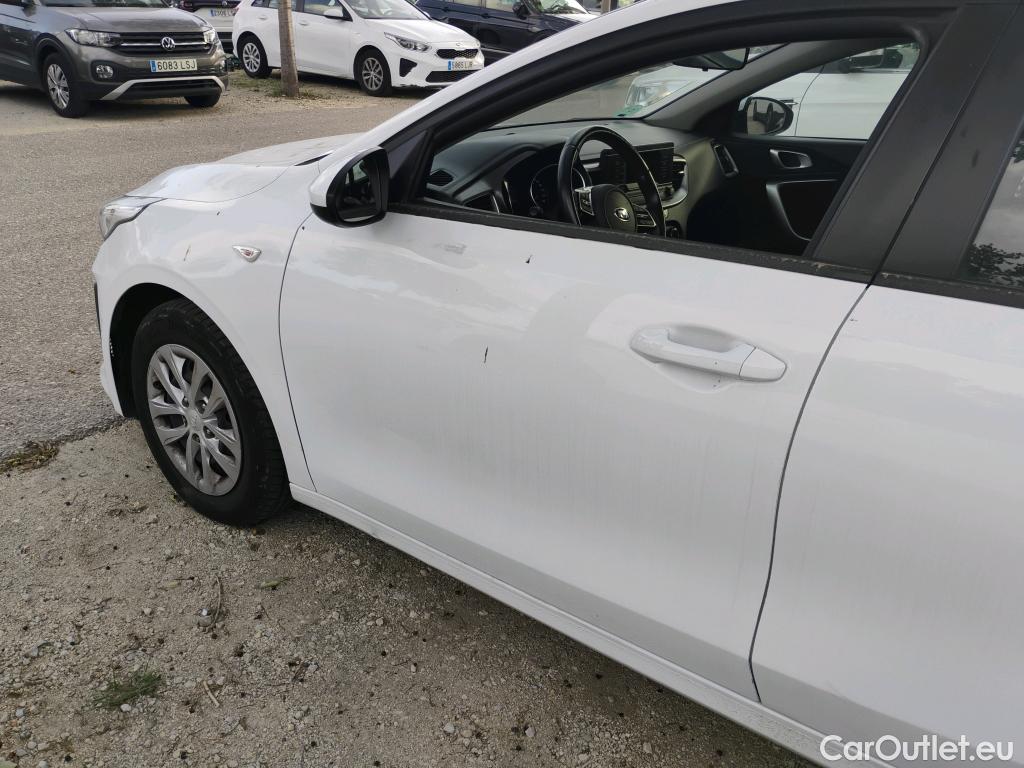  KIA  Cee'd KIA Ceed / 2018 / 5P / berlina con portón 1.0 T-GDi 88kW (120CV) Concept #3