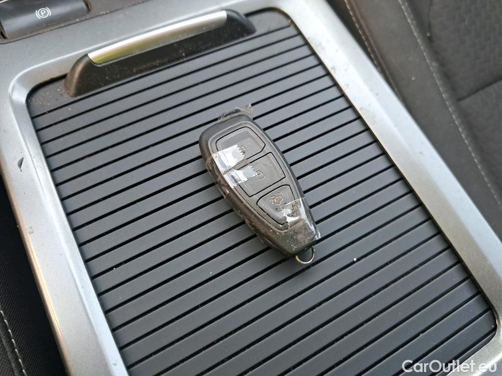  Ford  Kuga FORD  / 2016 / 5P / todoterreno 1.5 EcoBoost 88kW 4x2 Trend+ (CX) #4