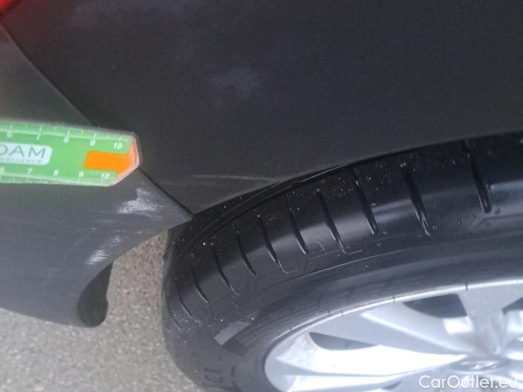  Hyundai  Tucson HYUNDAI  / 2018 / 5P / todoterreno 1.6 CRDI 85kW (116CV) 48V SLE 4X2(SP)(SL) #48