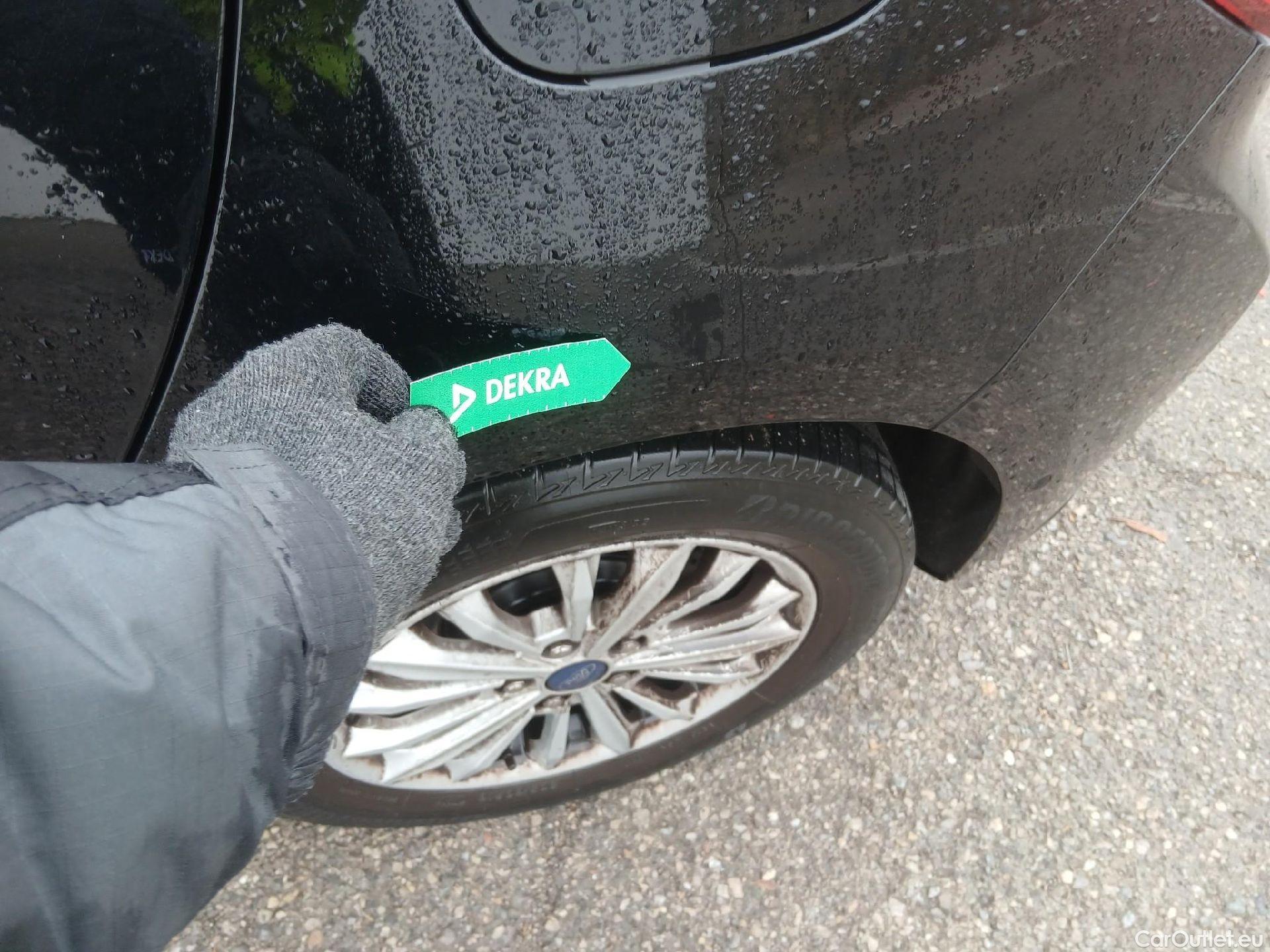  Ford  Focus FORD  / 2018 / 5P / berlina con portón 2.0 Ecoblue 110kW Titanium Auto #7